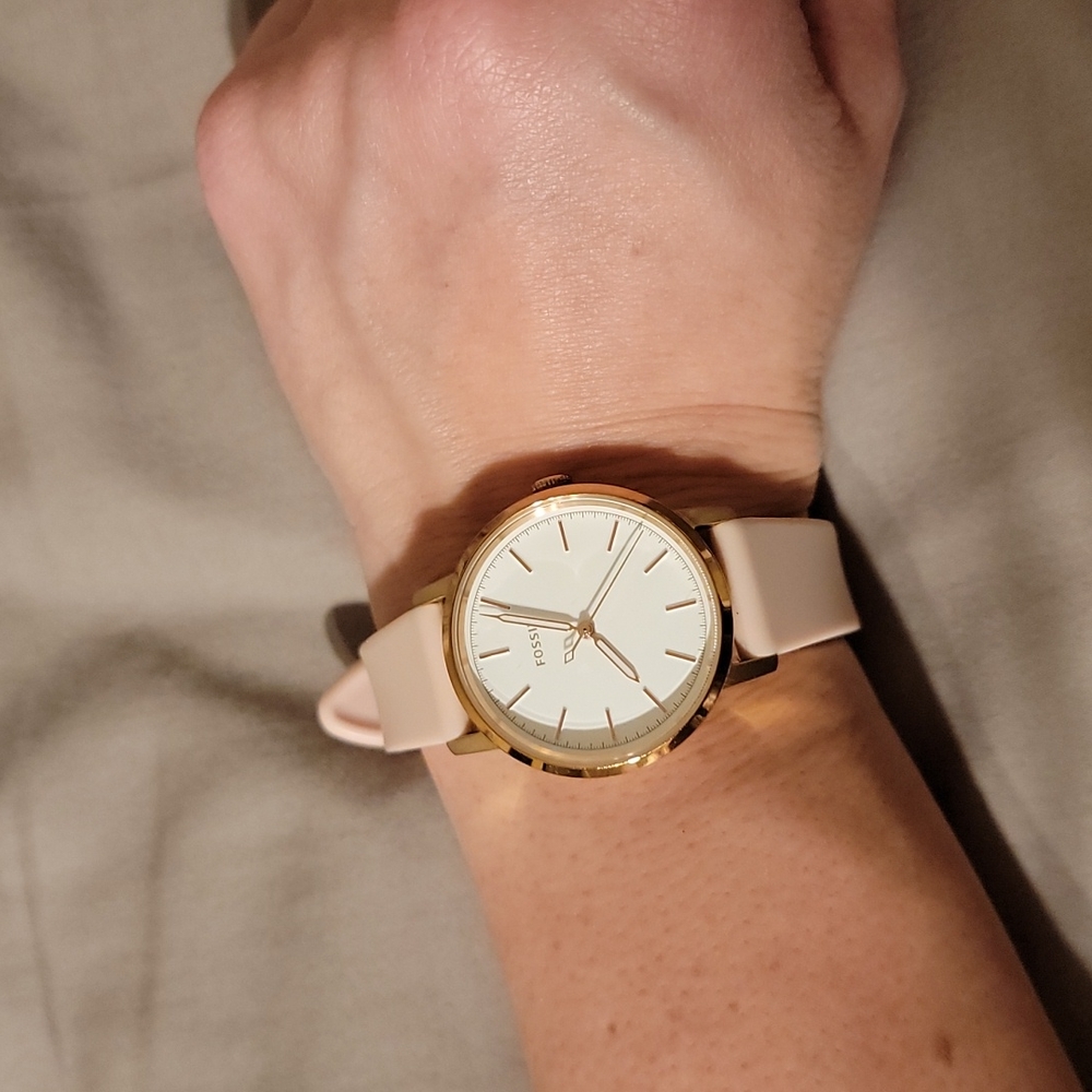 Pink and rose gold fossil watch